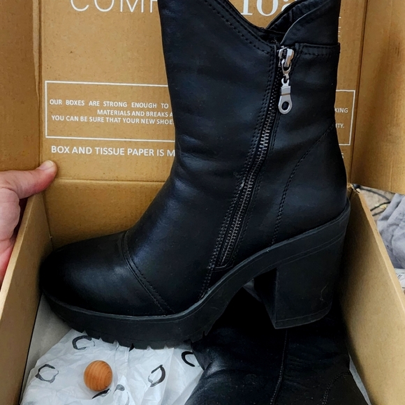 Journee Collection, platform boots. - Picture 4 of 7